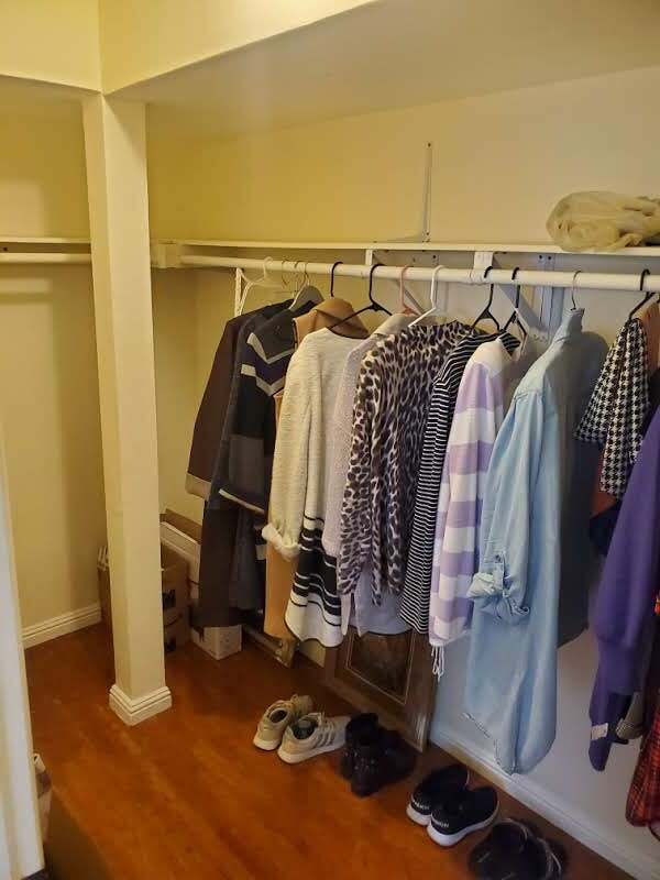 Master Closet - 4950 Louise Ave