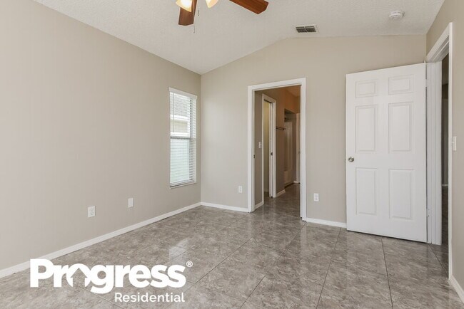 Building Photo - 1420 Brook Hollow Dr