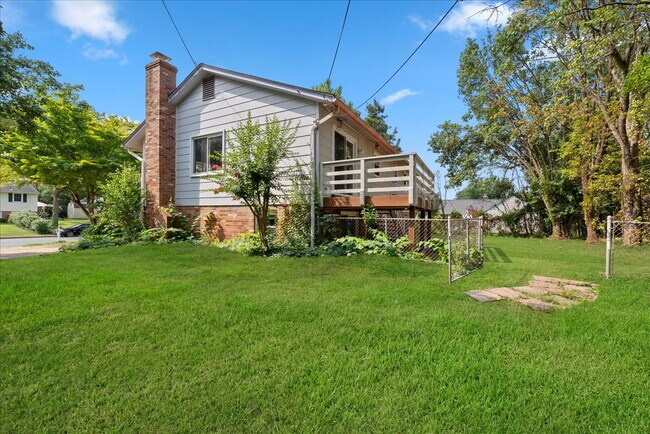 Building Photo - "Spacious 5-Bed Home with Granite Accents ...