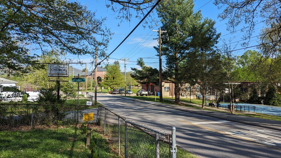 Building Photo - 732 Fairview Rd