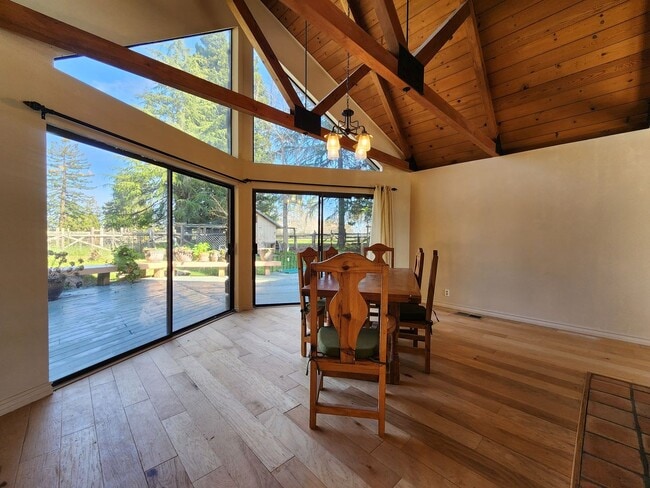 Building Photo - Country Property in Sebastopol