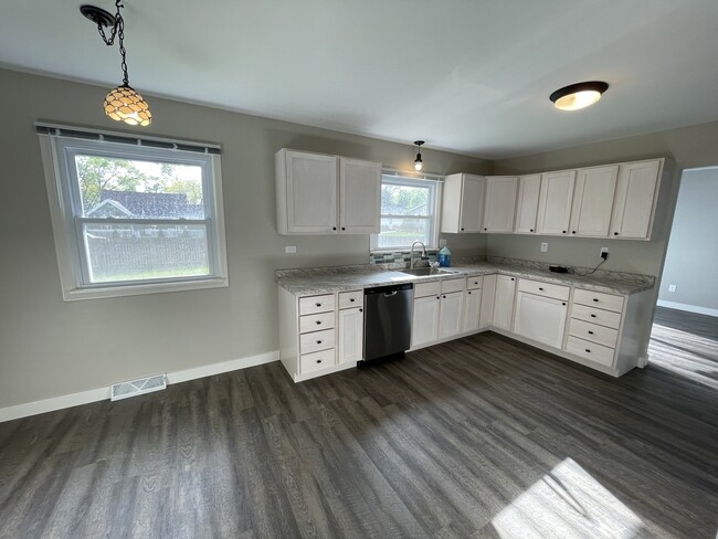 Building Photo - 1414 Ardmore Dr