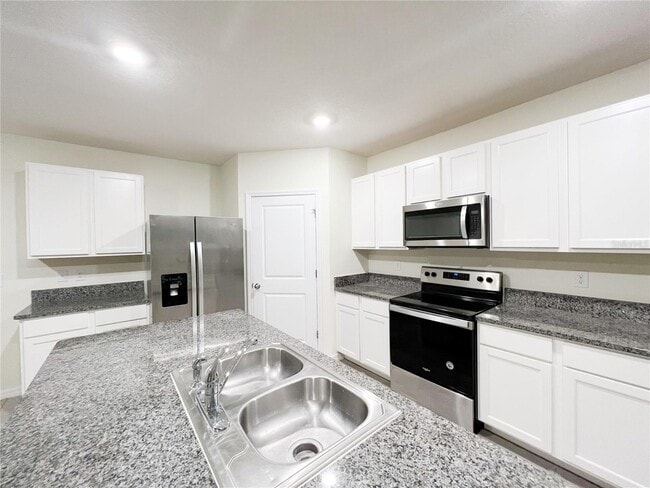 Building Photo - 16336 Little Garden Dr