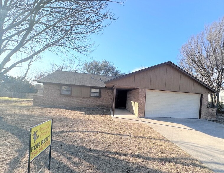 Primary Photo - 2204 Phyllis Dr