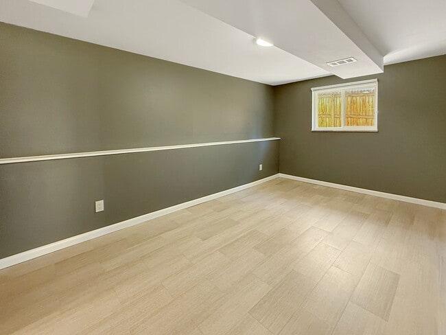 Building Photo - $0 DEPOSIT OPTION. CHARMING 4BED/2.5BATH I...