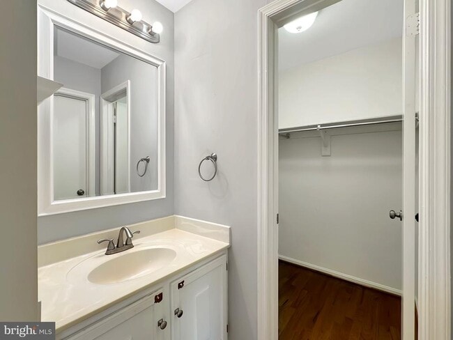 Building Photo - 38 Carriage House Cir