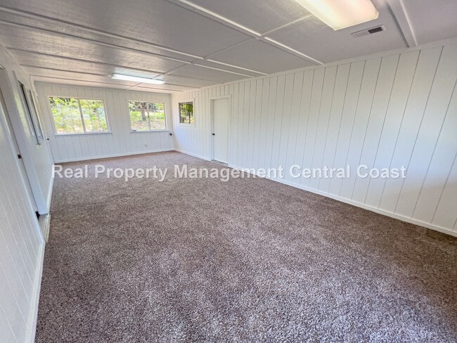 Building Photo - AVAILABLE NOW - Spacious Country Home in S...