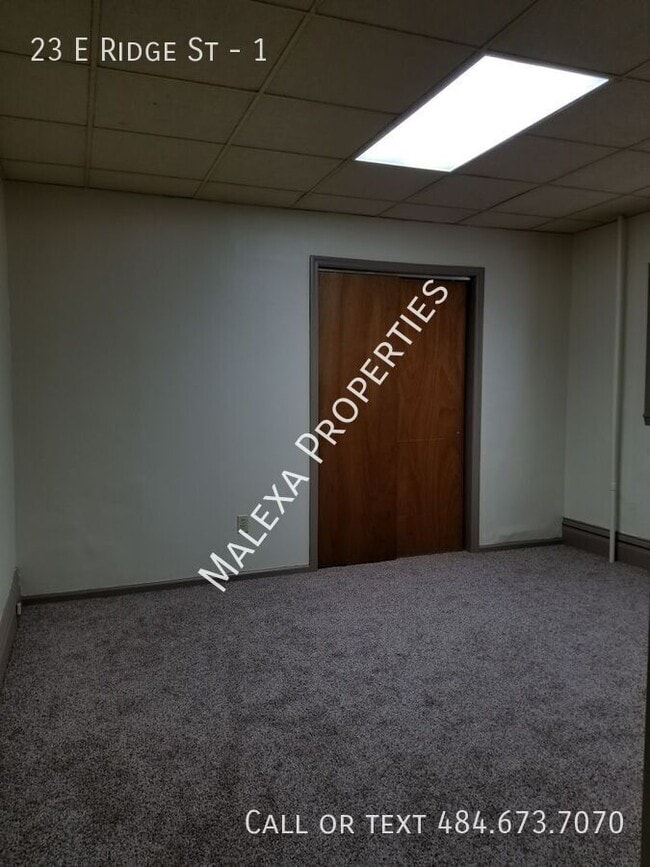 Building Photo - 23 E Ridge St