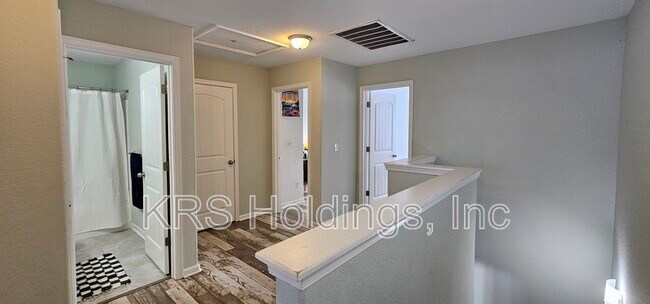 Building Photo - 918 Hillside Ave
