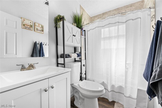 Building Photo - 2225 Martha Ave NE