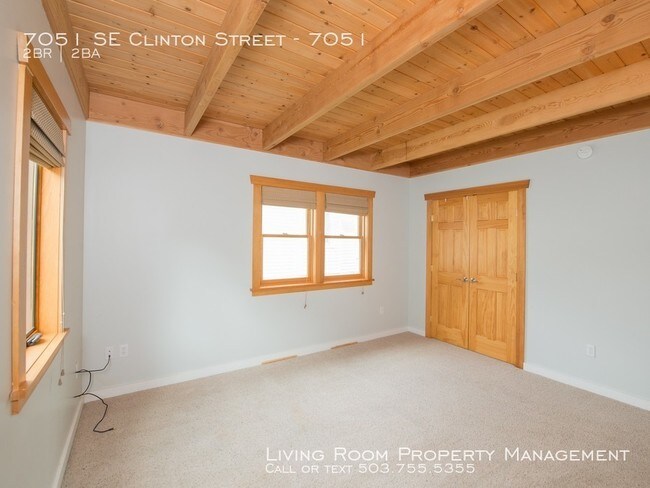 Building Photo - 7051 SE Clinton St