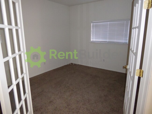 Building Photo - Stunning 5-Bed Northern Hills Home – Now Just $2,395/Month!
