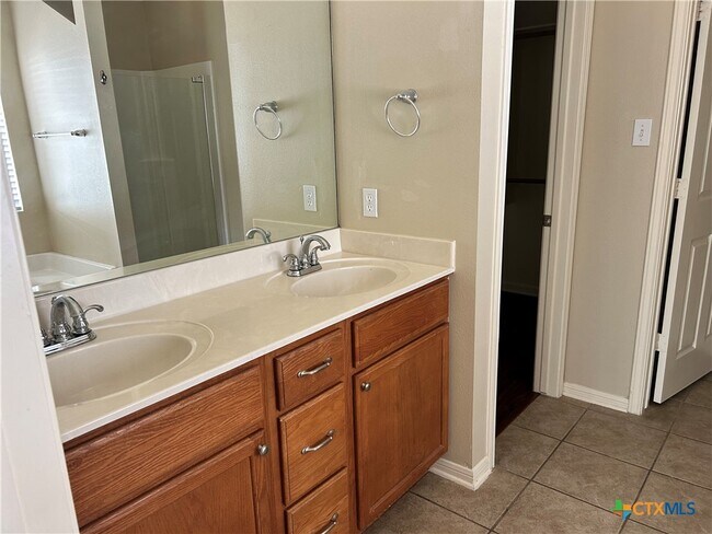 Building Photo - 5623 Fair Hill Dr