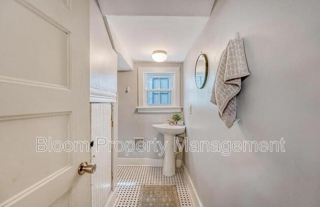 Building Photo - 169 Fishburne St