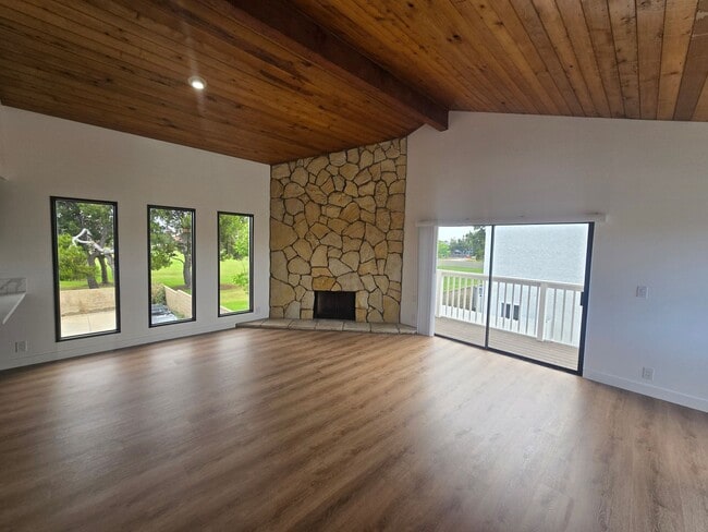 Building Photo - Remodeled 3 Bedroom 2 Bath 2 Story House, ...