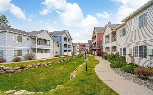 Building Photo - Beautiful Second-Floor Condo in Promenade Post Falls