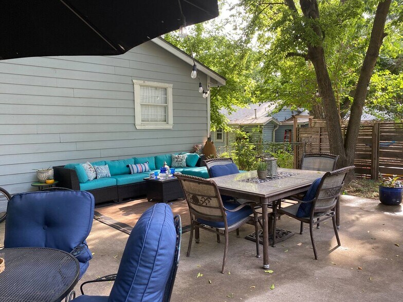 Building Photo - 1804 Holly St