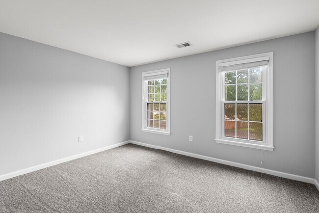 Building Photo - 4 Bedroom, 2.5 Bath Single Family Home in ...