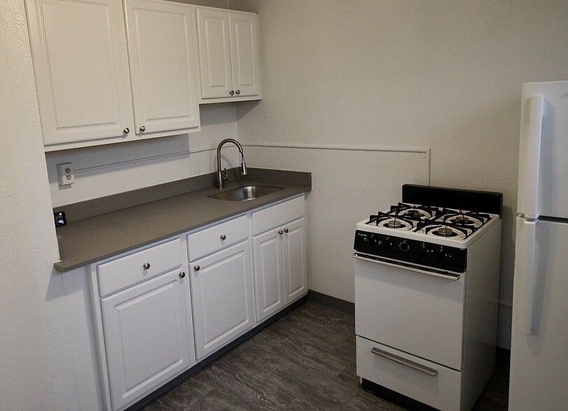 Building Photo - Camdon - 1 Bedroom - Central District - Vintage Charm