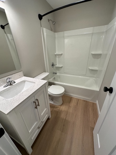 Building Photo - 605 N Grove St