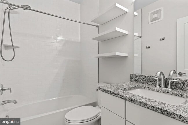 Building Photo - 1704 Bandit Loop