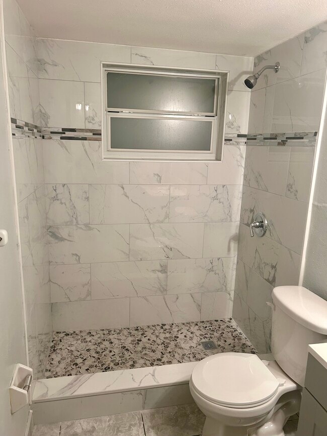 Building Photo - 715 Michigan Ct