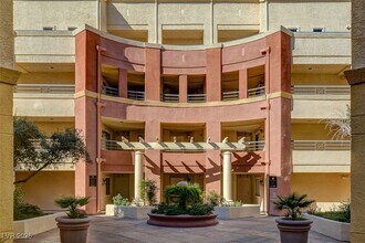 Building Photo - 220 E Flamingo Rd