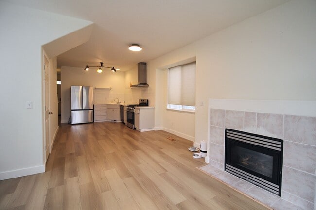 Building Photo - 8522 N Haven Ave