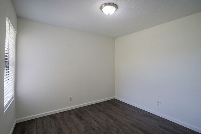Building Photo - 701 Country Aire Dr
