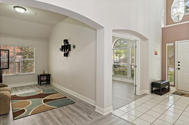 Building Photo - 2805 Cortez Dr
