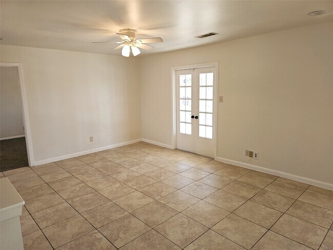 Building Photo - 347 Forest Lake Dr