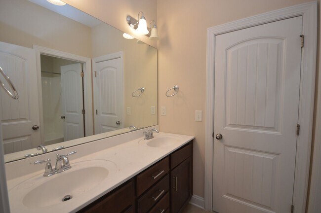 Building Photo - 542 Finnbar Dr