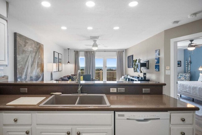 Building Photo - 16 Cut Off Rd