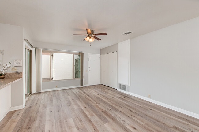 Building Photo - 3 Bedroom, 2 Bath 1374sf Detached condo in Mesa Village 92126.