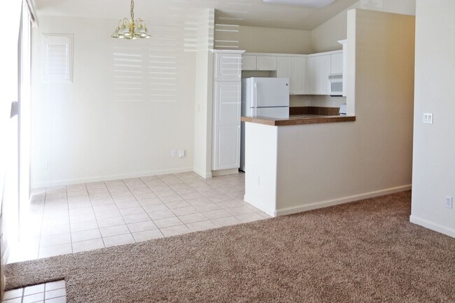 Building Photo - 3 Bedroom 2 Bathroom 1616 sq Ft in Wingfie...