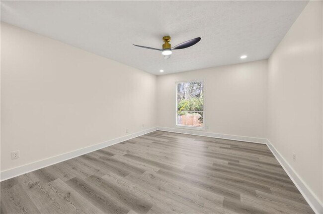 Building Photo - 3298 Abbeywood Dr