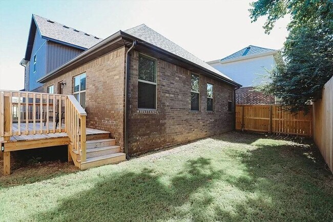 Building Photo - Stylish Bentonville Home (Community Amenities!)