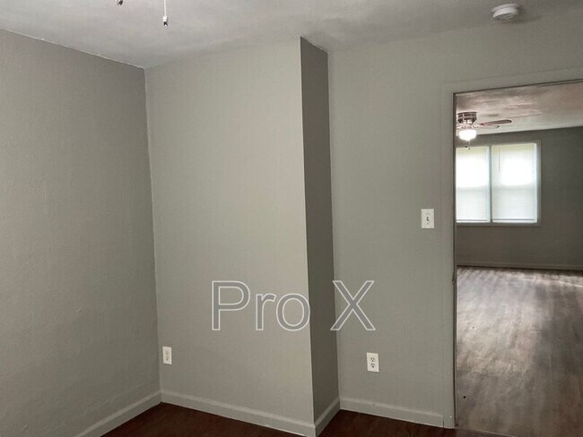 Building Photo - 304 E Park St