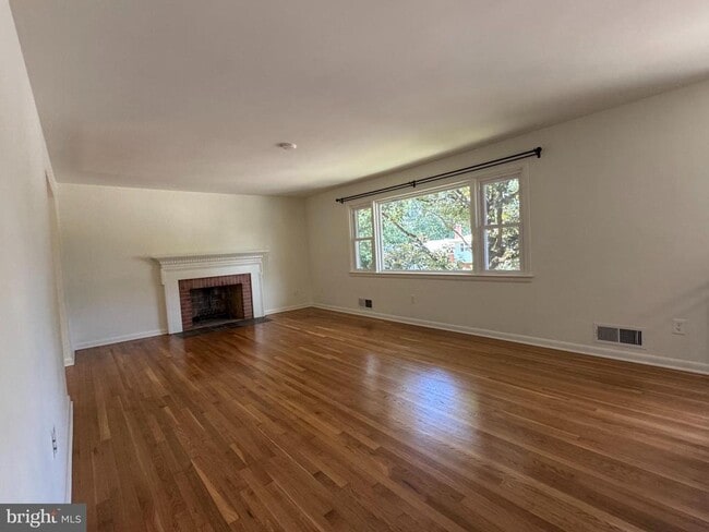Building Photo - 1301 N Ivanhoe St