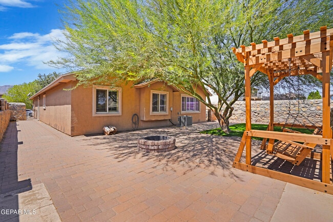 Building Photo - 11004 Ray Mena Ln