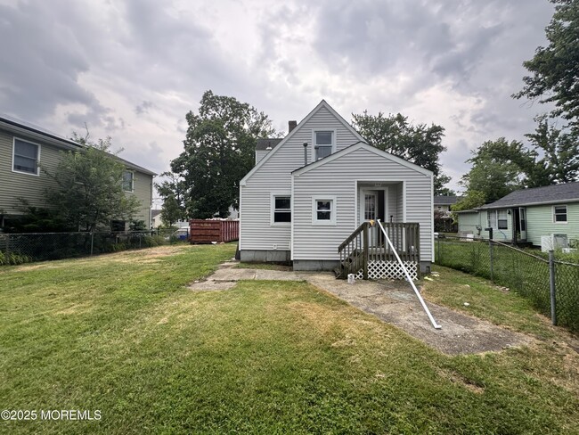 Building Photo - 315 Lorillard Ave