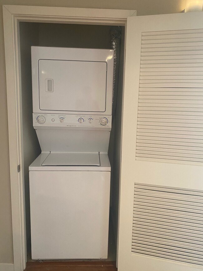 Building Photo - 11406 Exposition Blvd