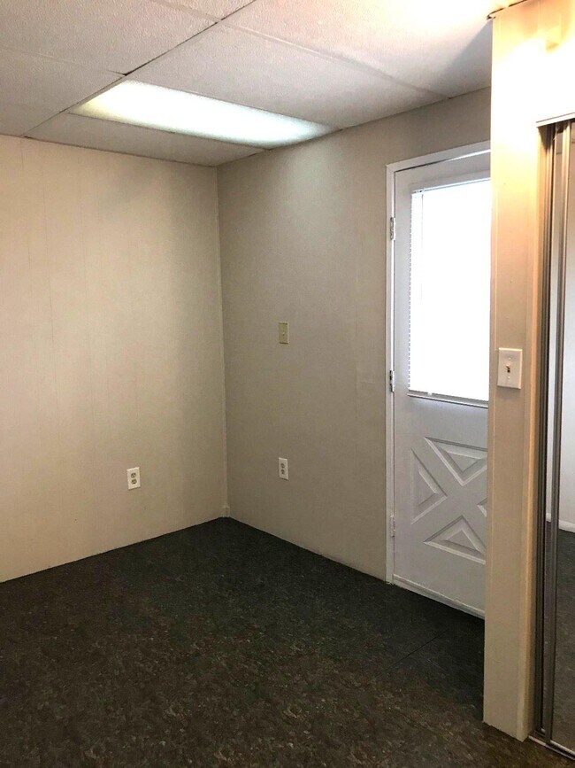 Building Photo - 1923 E Pratt St