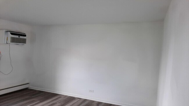 Building Photo - Spacious & Updated 2-Bed, 2-Bath Condo in Desirable Palatine Location