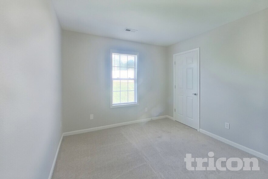 Building Photo - 6129 Whispering Brook Ct