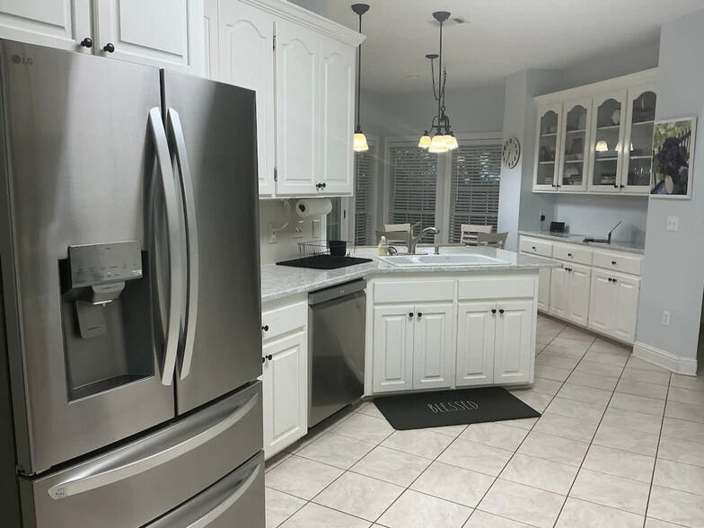 Building Photo - 904 S 34th Ave