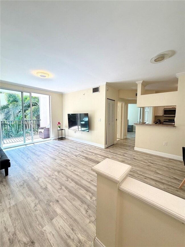 Building Photo - 17150 N Bay Rd