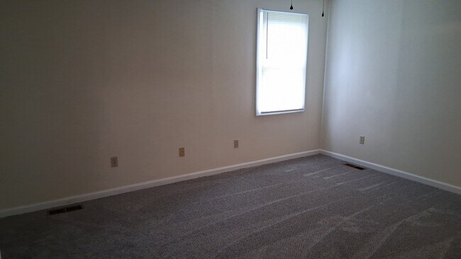 Building Photo - 209 Hicks Dr