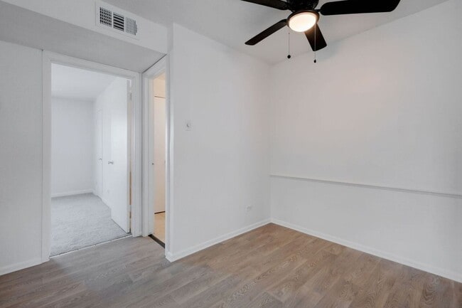 Building Photo - One Bedroom condo in the Heart of Alamo Heights