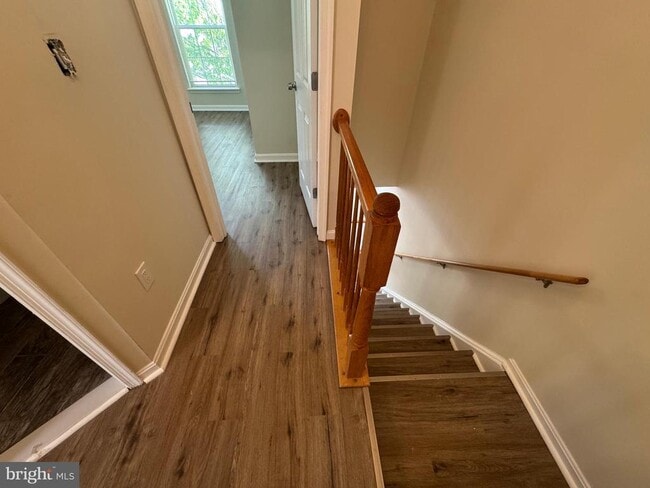 Building Photo - 6007 Rose Bay Dr